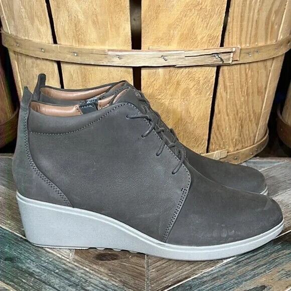 Clarks Unstructured Un Tallara Eva Taupe Nubuck Ankle Booties Boots Women Size 8 - Picture 1 of 12